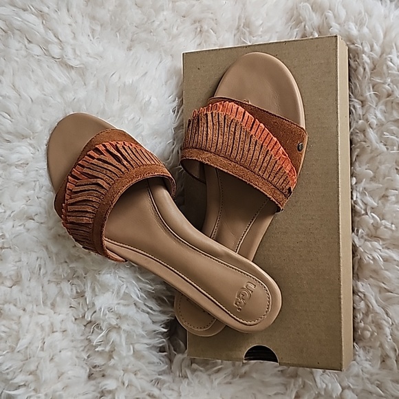 UGG Shoes - UGG Women's Tan and Brown Fringe Sandals